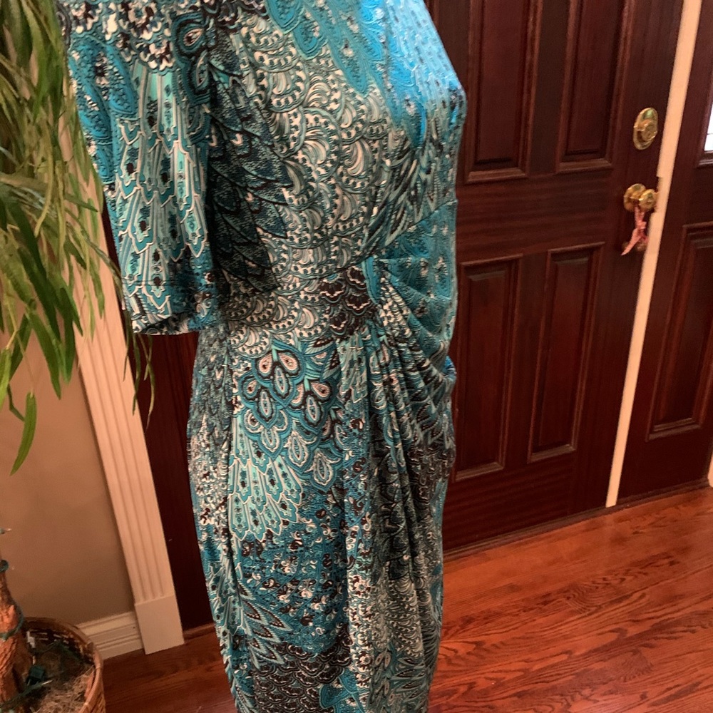 Flattering, blue/green dress. - Picture 3 of 4